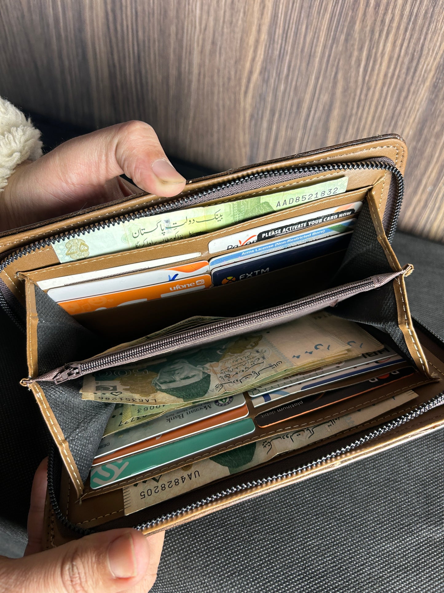 🔥FLAT 35% OFF | Men’s Leather Zipper Wallet and Mobile Holder | Limited Stock ⚠️